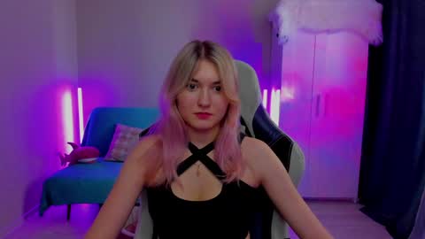 Snapshot of chatur_lady_ chatting on 02/06/25, 09:22 Betty online show from 02/06/25, 09:22