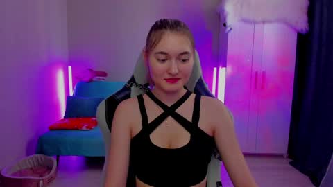 Snapshot of chatur_lady_ chatting on 02/08/25, 08:09 Betty online show from 02/08/25, 08:09