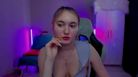 Snapshot of chatur_lady_ chatting on 02/15/25, 07:16 Betty online show from 02/15/25, 07:16