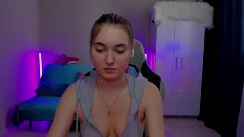 Snapshot of chatur_lady_ chatting on 03/06/25, 07:14 Betty online show from 03/06/25, 07:14