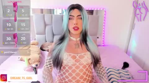 Snapshot of chaturmodels chatting on 09/10/25, 05:24 Sophie online show from 09/10/25, 05:24