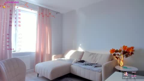 Snapshot of chaturrbaby chatting on 09/29/25, 06:18 Em online show from 09/29/25, 06:18