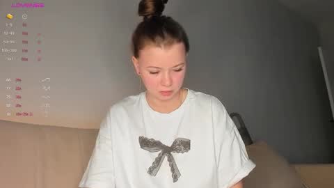 Snapshot of chaturrbaby chatting on 10/25/25, 08:14 Em online show from 10/25/25, 08:14