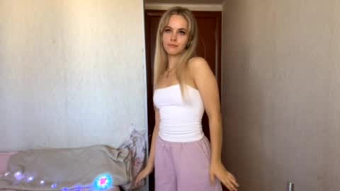 Snapshot of chayashortle chatting on 09/09/25, 10:37 Milissa online show from 09/09/25, 10:37