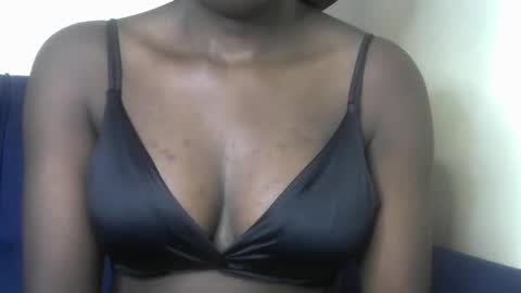Snapshot of chelley4 chatting on 10/19/25, 01:39 chelley online show from 10/19/25, 01:39
