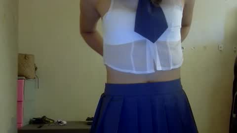 Snapshot of chelly4u69 chatting on 10/17/25, 04:37 chelly4u69 online show from 10/17/25, 04:37