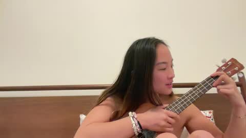 Snapshot of chellybear101 chatting on 01/10/25, 10:06 chellybear101 online show from 01/10/25, 10:06