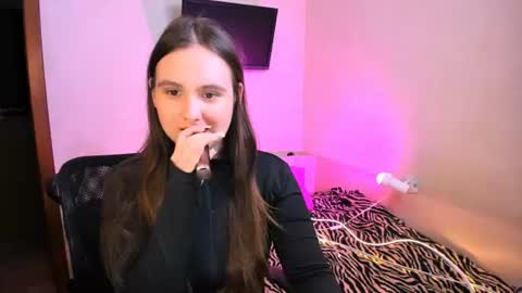 Snapshot of chelsyluxex chatting on 07/19/26, 10:19 Chelsy Luxe online show from 07/19/26, 10:19