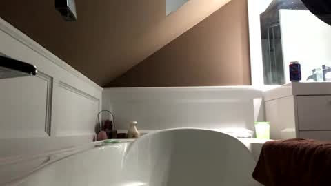 Snapshot of chenovich chatting on 03/09/25, 05:33 chenovich online show from 03/09/25, 05:33