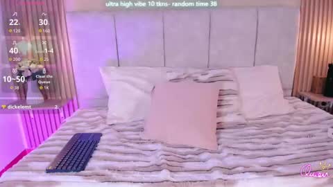 Snapshot of cherlyn_1 chatting on 06/11/26, 01:53 cherlyn_1 online show from 06/11/26, 01:53