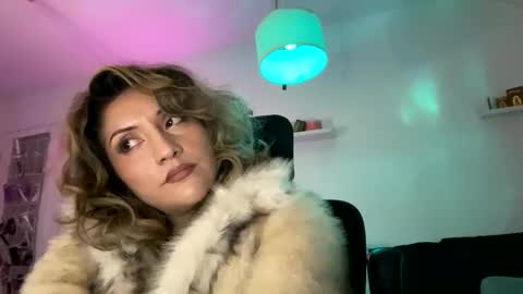 Snapshot of cherrieamaretto chatting on 10/22/25, 01:33 cherrieamaretto online show from 10/22/25, 01:33