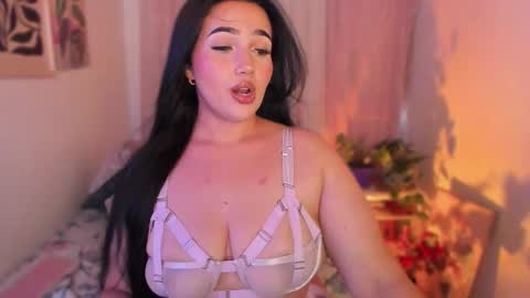 Snapshot of cherries_and_wine_ chatting on 11/12/25, 07:35 cherries_and_wine_ online show from 11/12/25, 07:35