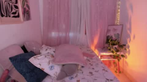 Snapshot of cherries_and_wine_ chatting on 12/13/25, 08:47 cherries_and_wine_ online show from 12/13/25, 08:47