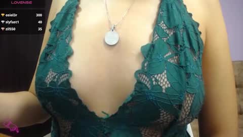Snapshot of cherry_bigass_ chatting on 02/11/25, 04:44 Allison online show from 02/11/25, 04:44
