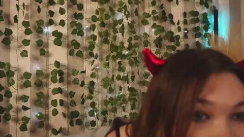 Snapshot of cherry_cheeky chatting on 11/01/25, 01:24 Di online show from 11/01/25, 01:24