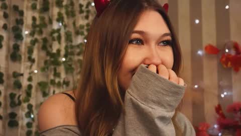 Snapshot of cherry_cheeky chatting on 11/03/25, 01:01 Di online show from 11/03/25, 01:01