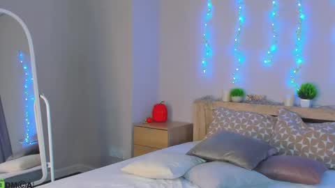 cherry_pr1ce online show from 04/17/26, 12:24