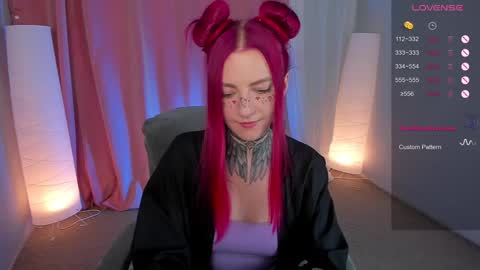 Snapshot of cherry_roxy chatting on 01/24/25, 08:32 Roxy online show from 01/24/25, 08:32