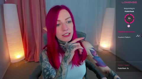 Snapshot of cherry_roxy chatting on 02/22/25, 02:39 Roxy online show from 02/22/25, 02:39