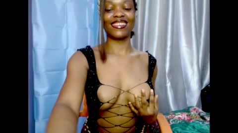 Snapshot of cherry_xchaos chatting on 06/22/26, 06:21 Sophie online show from 06/22/26, 06:21