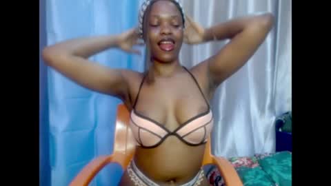 Snapshot of cherry_xchaos chatting on 06/23/26, 06:33 Sophie online show from 06/23/26, 06:33