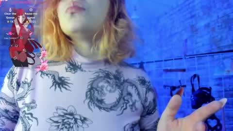 Snapshot of cherry_xoxx chatting on 09/16/25, 11:22 online show from 09/16/25, 11:22