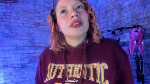 Snapshot of cherry_xoxx chatting on 09/20/25, 11:33 online show from 09/20/25, 11:33