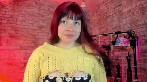 Snapshot of cherry_xoxx chatting on 09/27/25, 11:04 online show from 09/27/25, 11:04