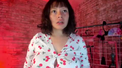 Snapshot of cherry_xoxx chatting on 09/29/25, 11:37 online show from 09/29/25, 11:37