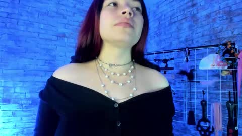 Snapshot of cherry_xoxx chatting on 10/17/25, 11:35 online show from 10/17/25, 11:35