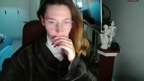 Snapshot of cherryangle chatting on 04/02/26, 07:50 Leonie online show from 04/02/26, 07:50