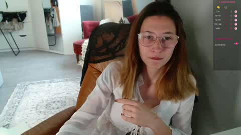 Snapshot of cherryangle chatting on 04/19/26, 07:51 Leonie online show from 04/19/26, 07:51