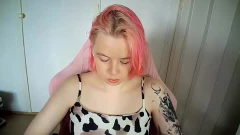 Snapshot of cherrybaby_0 chatting on 06/09/26, 01:01 cherrybaby_0 online show from 06/09/26, 01:01