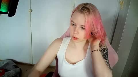 Snapshot of cherrybaby_0 chatting on 06/11/26, 08:56 cherrybaby_0 online show from 06/11/26, 08:56
