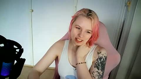 Snapshot of cherrybaby_0 chatting on 06/14/26, 01:35 cherrybaby_0 online show from 06/14/26, 01:35