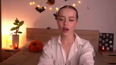 Alisha online show from 10/17/25, 09:17