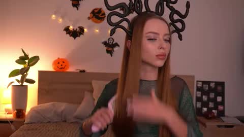 Alisha online show from 10/20/25, 08:53