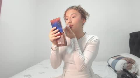 Snapshot of cherryblossom_23 chatting on 04/06/26, 11:27 cherryblossom_23 online show from 04/06/26, 11:27