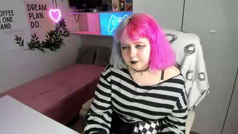 Snapshot of cherrybounce chatting on 02/07/26, 09:40 Sarah online show from 02/07/26, 09:40