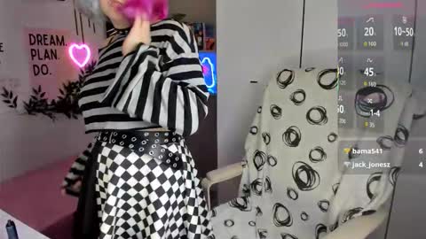 Snapshot of cherrybounce chatting on 02/09/26, 09:52 Sarah online show from 02/09/26, 09:52