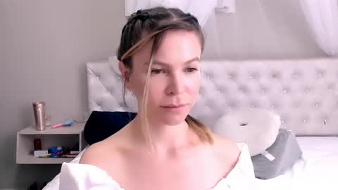 Anna online show from 01/22/25, 01:20