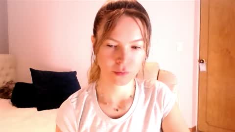 Anna online show from 11/19/25, 02:22