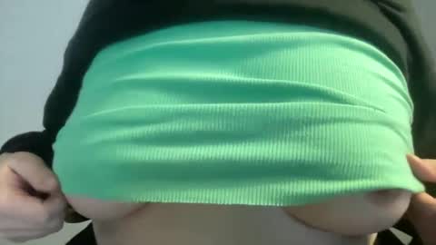 Snapshot of cherryjune chatting on 02/03/25, 01:19 CherryJune online show from 02/03/25, 01:19