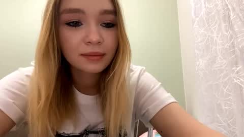 Lei online show from 12/23/25, 01:58