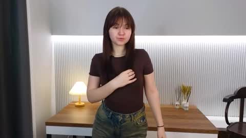 Snapshot of cherrylpentaris chatting on 03/23/26, 01:42 Eva online show from 03/23/26, 01:42