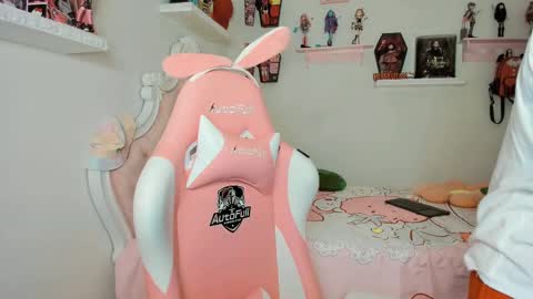 Snapshot of cherrymafer666 chatting on 09/19/25, 02:46 cherrycute666 online show from 09/19/25, 02:46