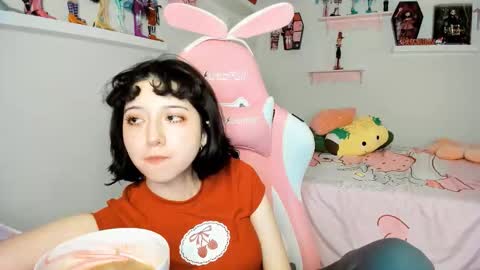 Snapshot of cherrymafer666 chatting on 11/29/25, 12:57 cherrycute666 online show from 11/29/25, 12:57