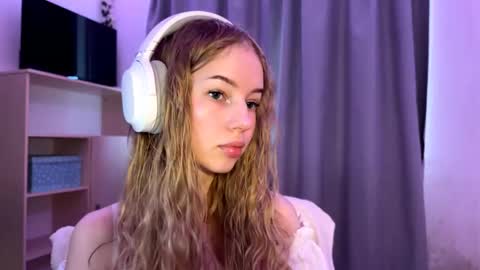 Evie online show from 10/21/25, 10:16