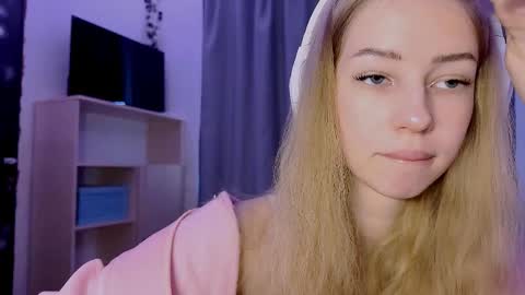 Evie online show from 10/27/25, 09:24