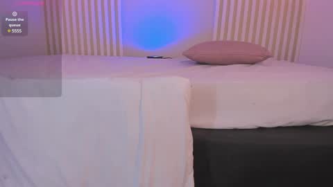 Snapshot of cherrysnow_ chatting on 01/28/25, 01:18 Cherry online show from 01/28/25, 01:18